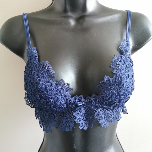 Secret Possession Soft Cup medium. 2 Bras for $30 - Picture 1 of 4